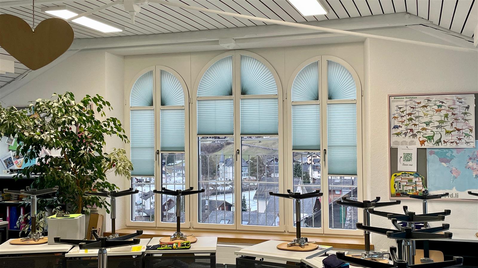 Schulhaus Engi Plisseemontage