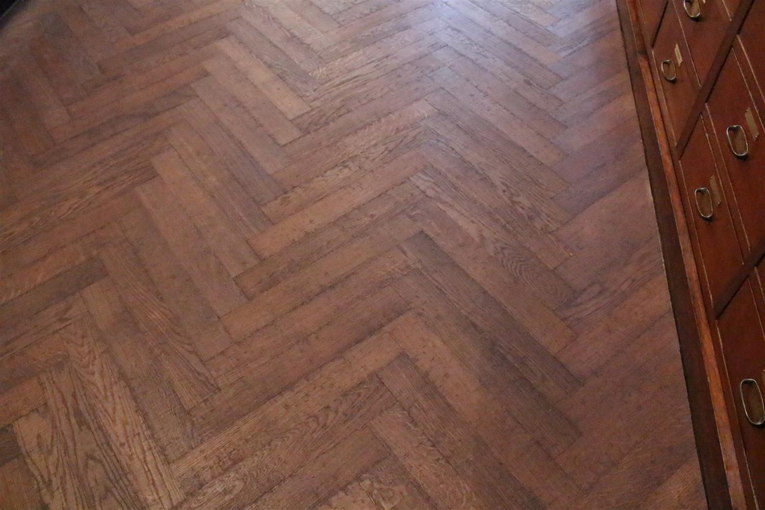 Parkettboden mit gealterter Optik - Peter Bamert Bodenwelten GmbH